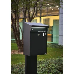 Allux Postkasser & Standere > BJØRN VILLA POSTKASSE SORT