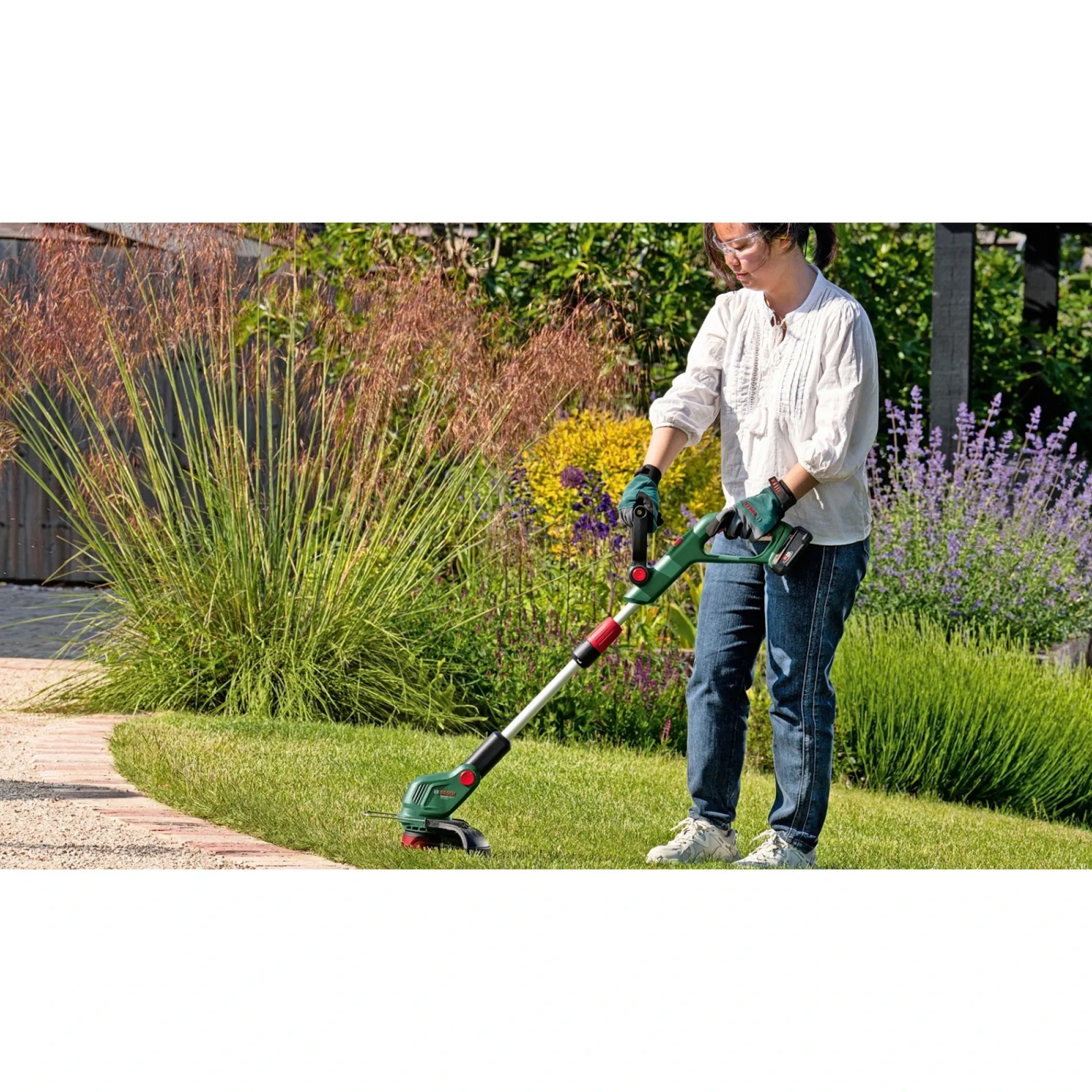 Bosch Græstrimmere > UNIVERSAL 18V-26-500 GRÆSTRIMMER 26 CM 18,0 V UDEN BATTERI OG LADER
