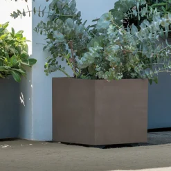 Deroma Havekrukker > MILLENIUM 208-623 PLANTEKASSE PLASTIK SANDSTEN 49X49X49 CM