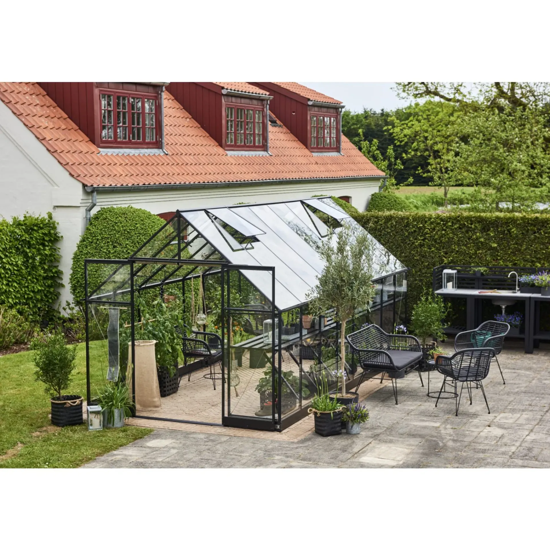 Halls Drivhuse > QUBE+ 816 DRIVHUS 3 MM HÆRDET GLAS HELE BANER SORT 13 M²