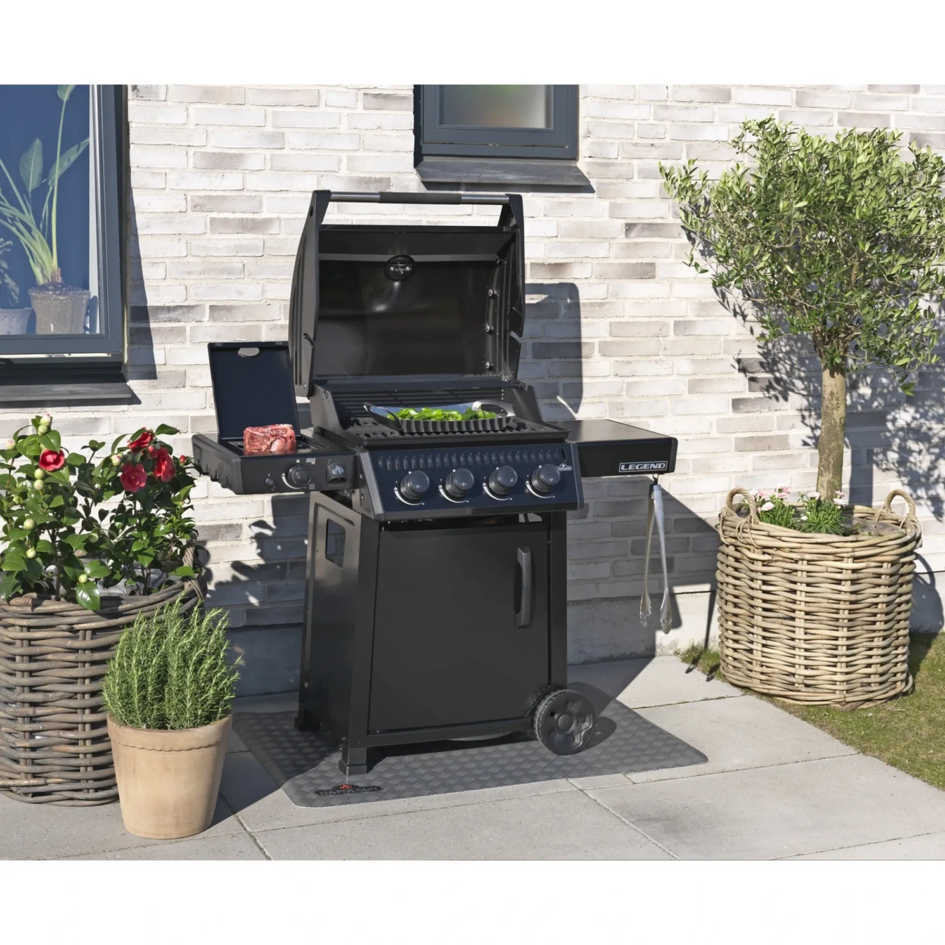 Napoleon Gasgrill > LEGEND 425 M./SIZZLE ZONE GASGRILL SORT
