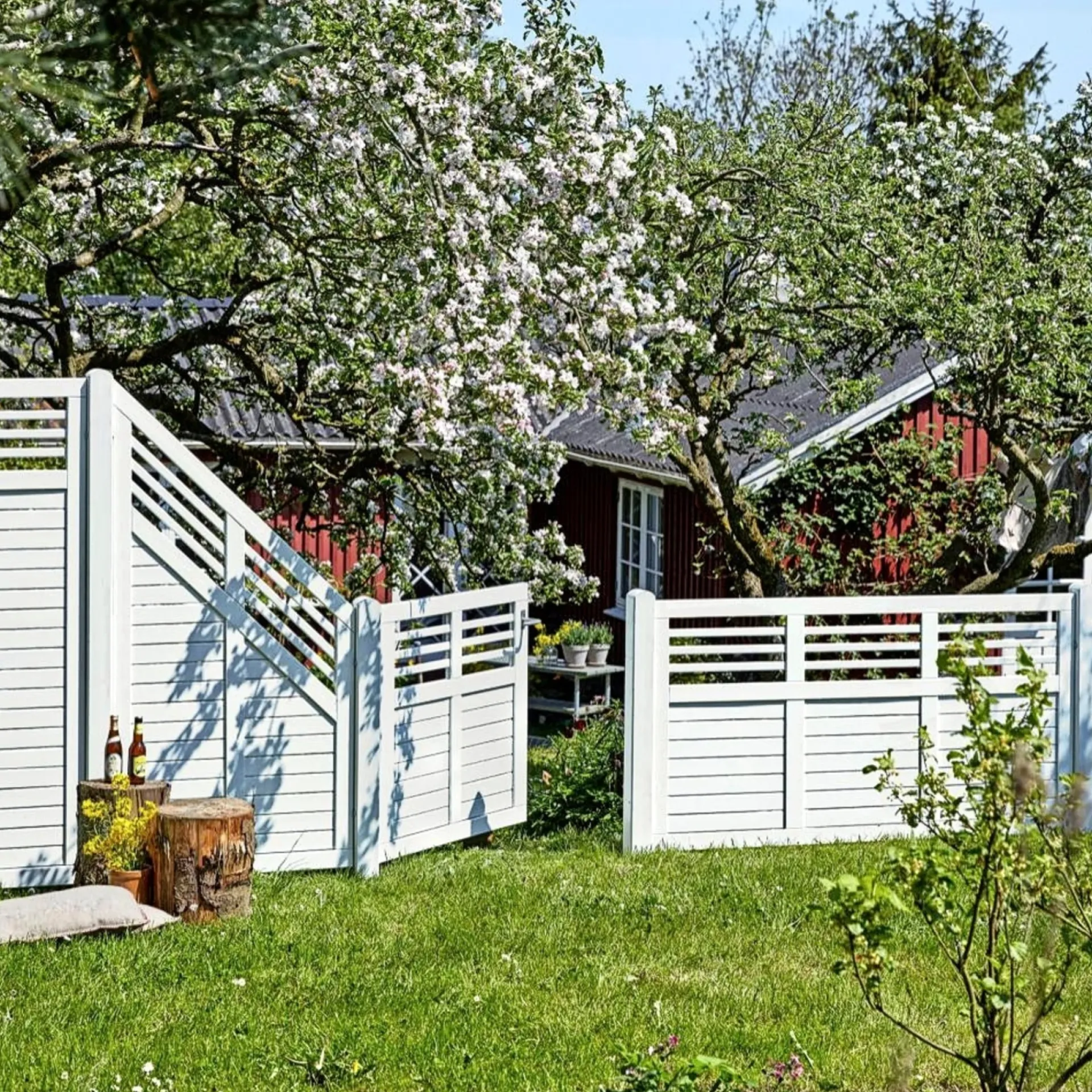 Plus Træhegn > DECORA HEGN FUNGICIDBEHANDLET & GRUNDMALET 2 GANGE HVID 180 X 180 CM