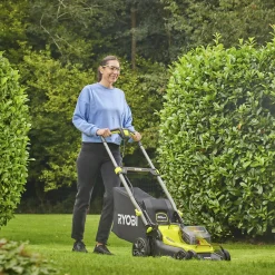 Ryobi Plæneklippere > PLÆNEKLIPPER AKKU 18V MED BATTERI OG LADER