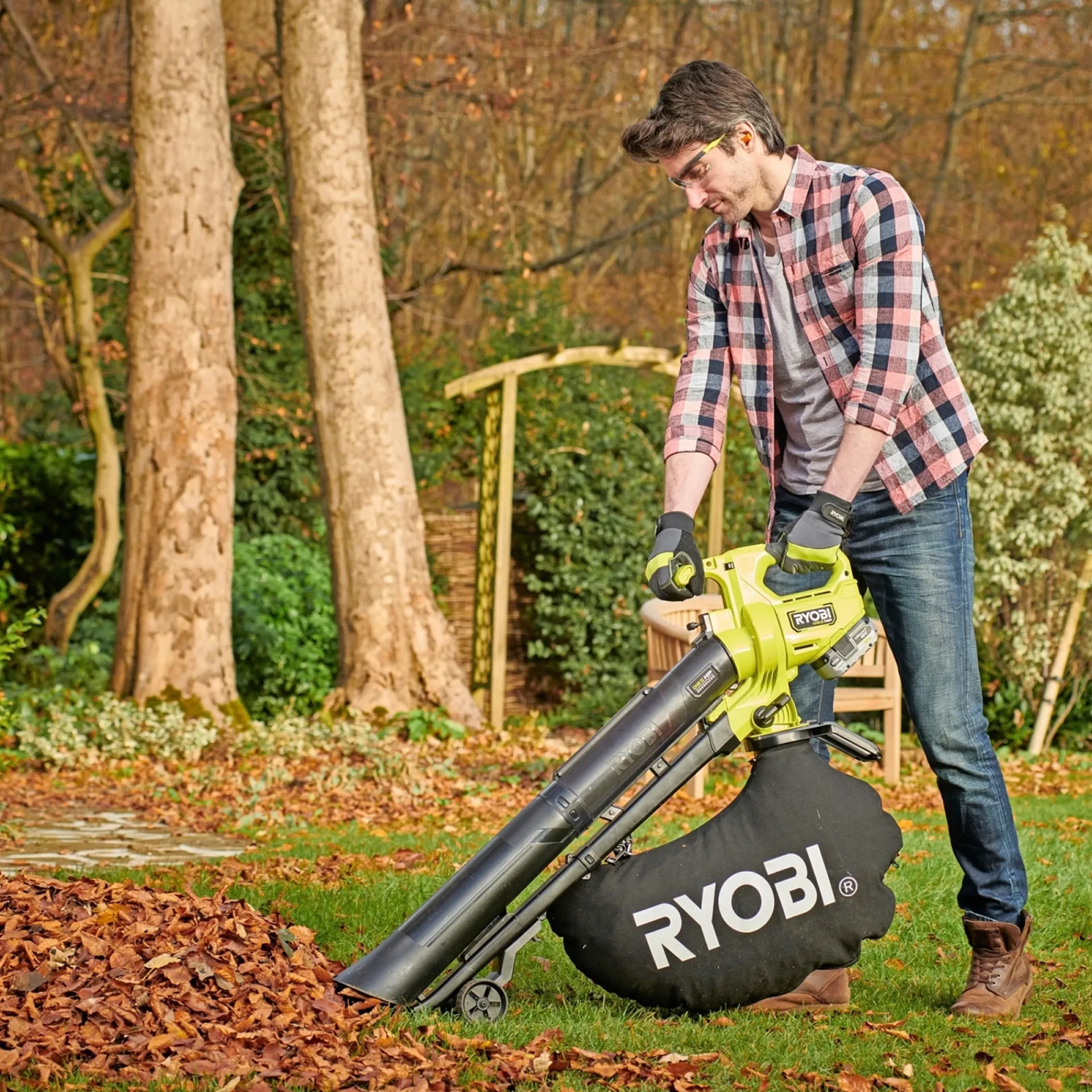 Ryobi Løvsugere > RY18BVXA-0 LØVBLÆSER 18V UDEN BATTERI OG LADER