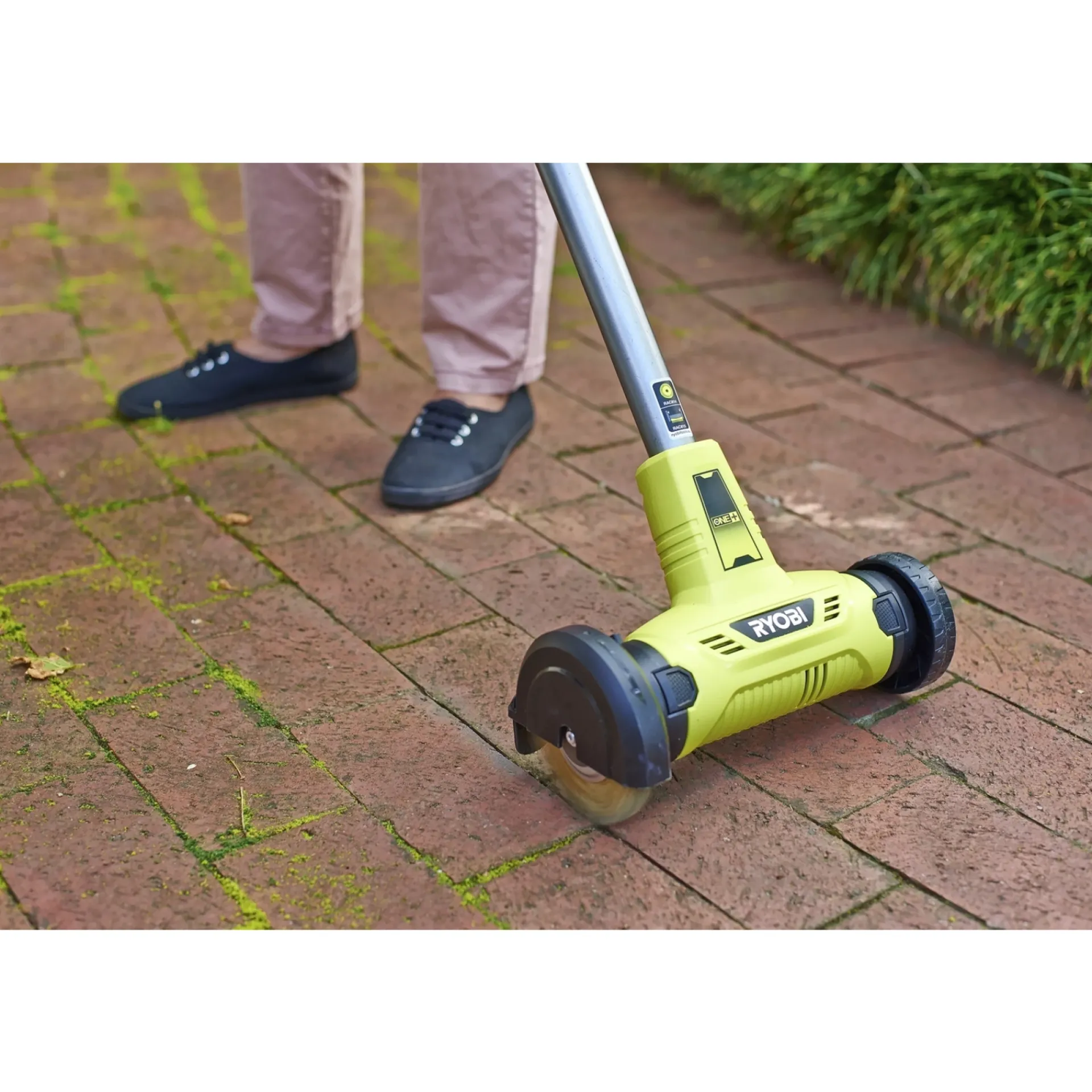 Ryobi Fejemaskiner & Sneslynger > RY18PCA-120 FUGERENSER AKKU MED BATTERI OG LADER